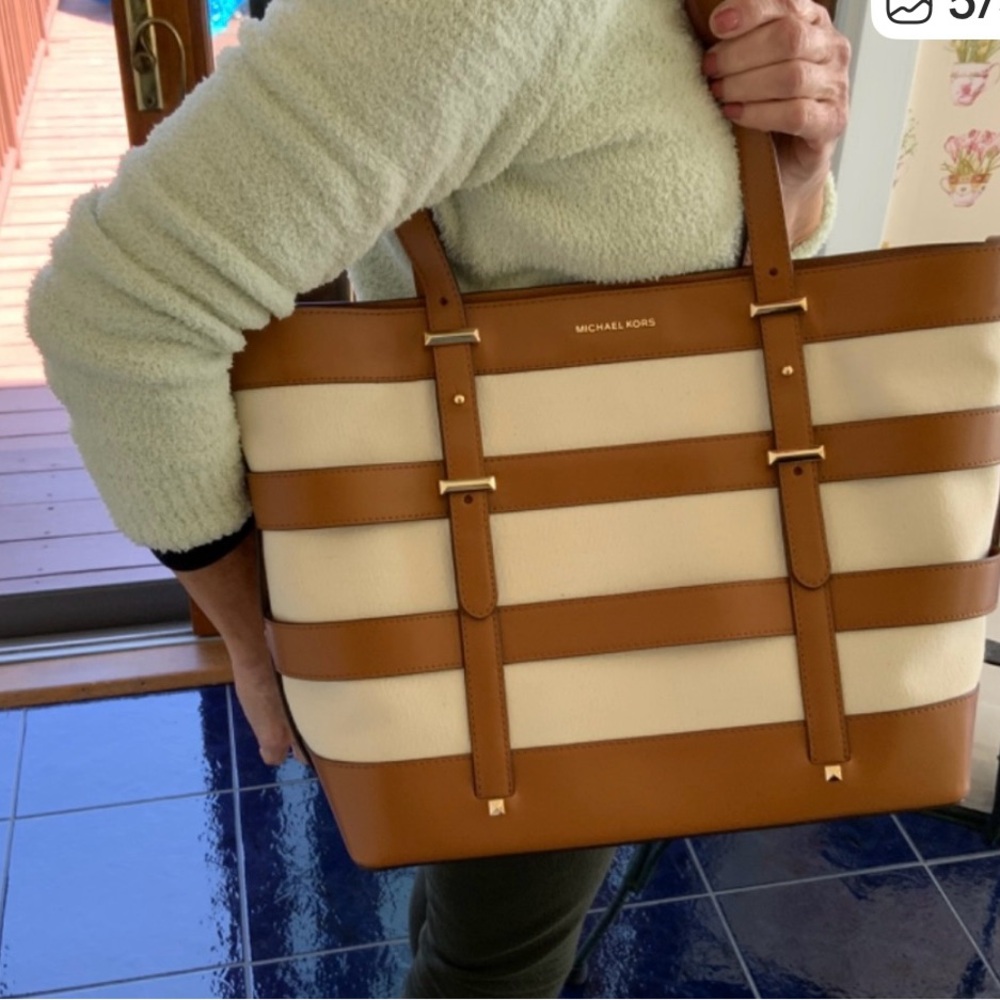 Michael Kors Striped Leather Jet Set Tote Purse w Gold Accents Everyday Bag